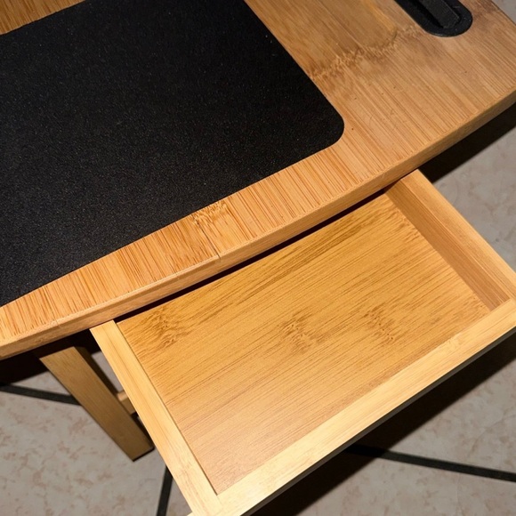 Foldable laptop desk - Picture 3 of 3
